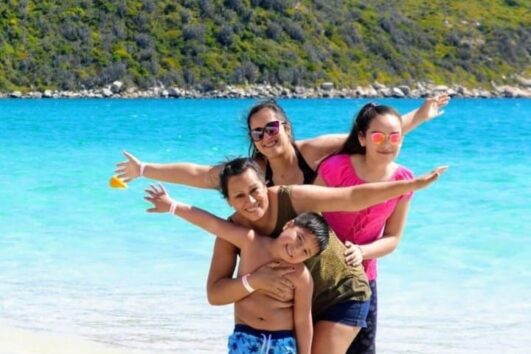 Bate e Volta Arraial do Cabo: Barco + Almoço (Saída Búzios)
